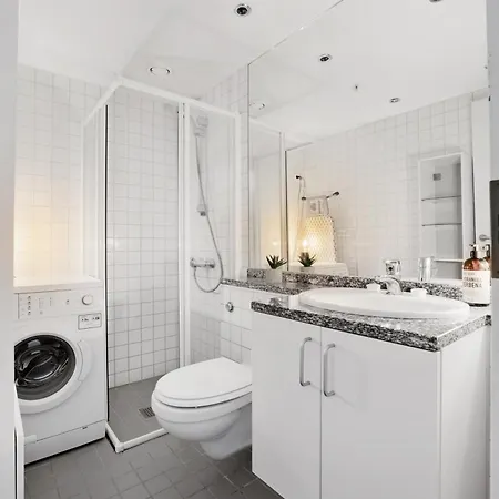 Apartment Super Near Train And Buss *