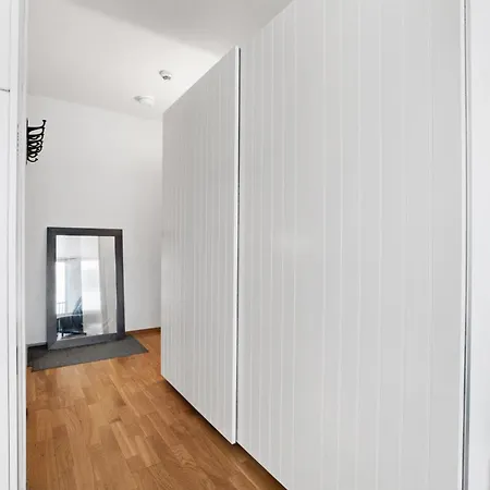 Super Near Train And Buss Apartment Oslo